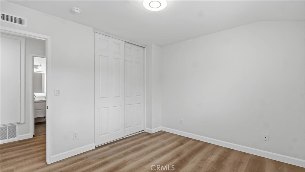 https://media.crmls.org/medias/fff5d289-3307-4a1b-9b60-f37ac349af37.jpg?preset=X-Large