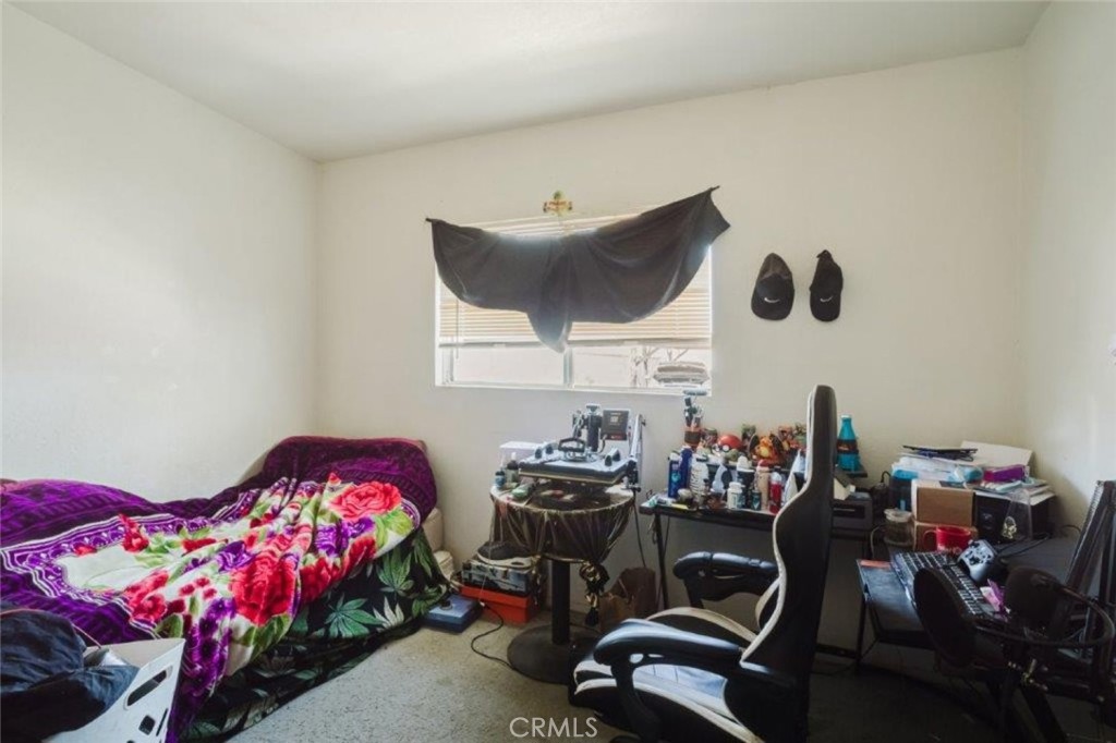 https://media.crmls.org/medias/fff680b5-27da-49f9-b67d-afaa8d8847a5.jpg?preset=X-Large