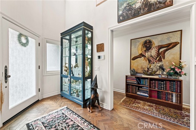 Detail Gallery Image 3 of 46 For 4960 Densmore Ave, Encino,  CA 91436 - 5 Beds | 5/2 Baths