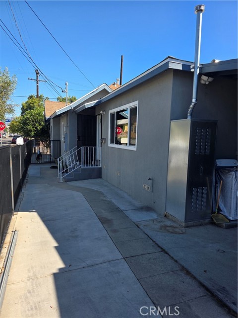 Detail Gallery Image 2 of 7 For 220 N. Saratoga, East Los Angeles,  CA 90033 - 1 Beds | 1 Baths