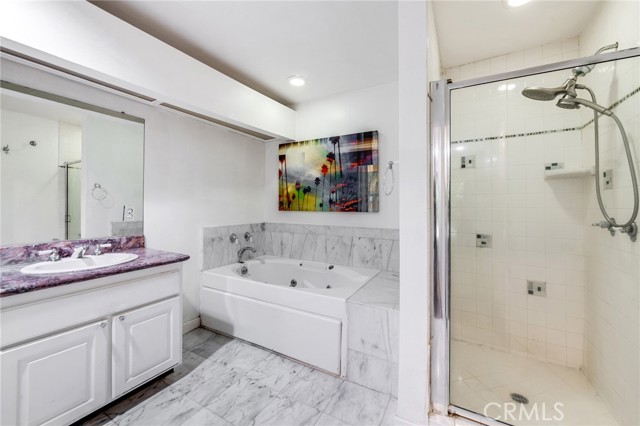 1401 S Bentley Avenue, Los Angeles CA: https://media.crmls.org/medias/fff7d72d-1151-4fc4-a4cd-87a5fb8fbe7f.jpg