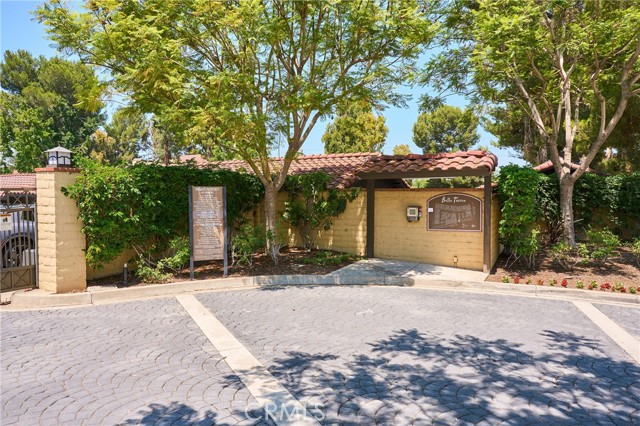 25591 Indian Hill Lane, Laguna Hills CA: https://media.crmls.org/medias/fff81cbf-38b3-4f7b-85b9-b8dfaf9826a6.jpg