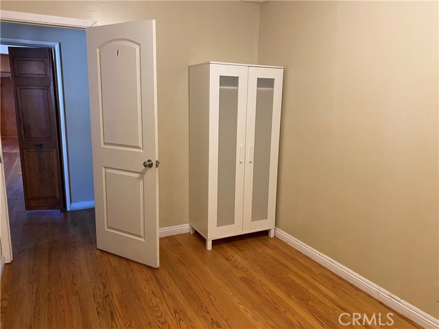18219 Rayen Street, Northridge CA: https://media.crmls.org/medias/fff8fac0-f217-4e1f-9eee-98f44c136021.jpg