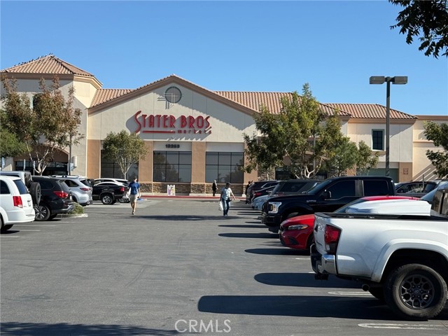 19575 Bear Valley Rd., Apple Valley CA: https://media.crmls.org/medias/fff9bb31-3ff5-44c0-9091-70a9778e3e86.jpg