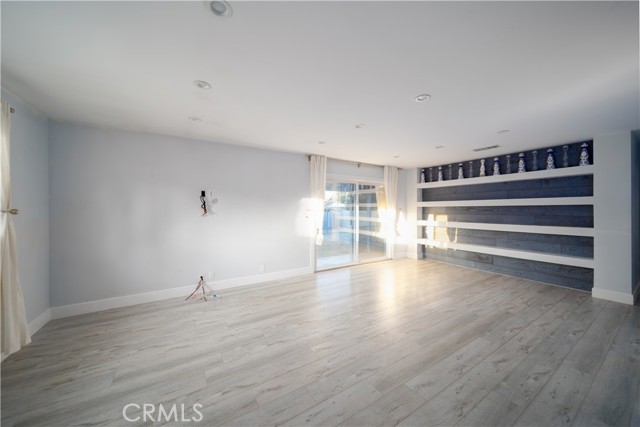 Detail Gallery Image 5 of 18 For 22149 Victory Bld, Woodland Hills,  CA 91303 - 3 Beds | 3 Baths