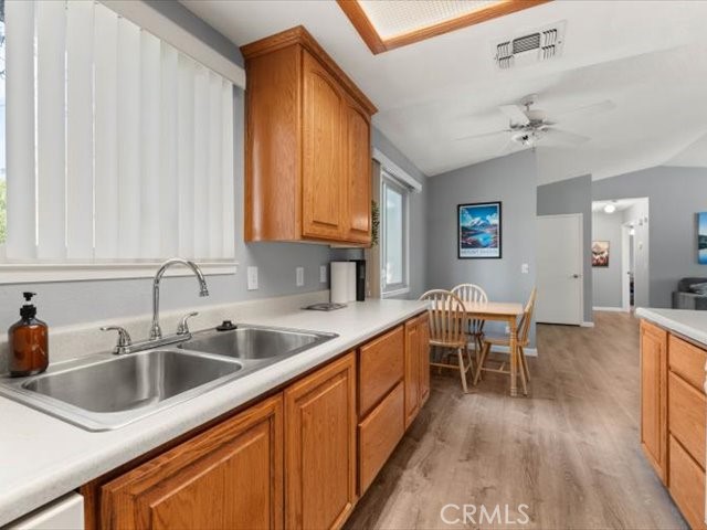 Detail Gallery Image 14 of 48 For 667 Brookridge Dr, Redding,  CA 96003 - 2 Beds | 2 Baths