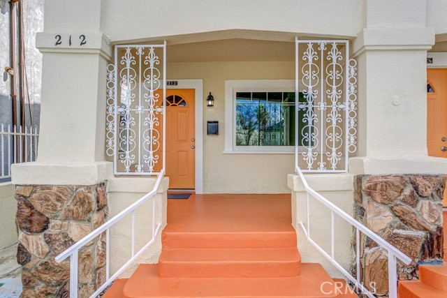 Detail Gallery Image 6 of 17 For 212 S Hoover St, Los Angeles,  CA 90004 - 2 Beds | 1 Baths