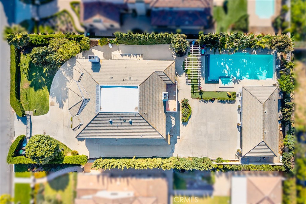 https://media.crmls.org/medias/fffc7608-76dd-467d-bac8-ac49477b798a.jpg?preset=X-Large