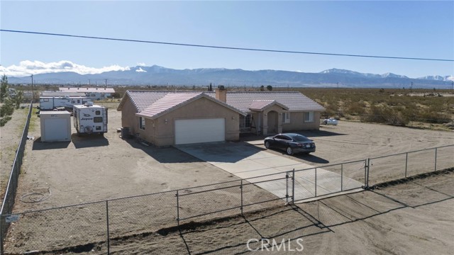 4265 Camellia, Phelan CA: https://media.crmls.org/medias/fffd8e5b-a6fd-4d4b-b4a6-b2fdc527623c.jpg