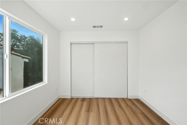3031 3033 Vineyard Avenue, Los Angeles CA: https://media.crmls.org/medias/ffff6fa9-2afe-4e1d-9596-72a8930e40db.jpg