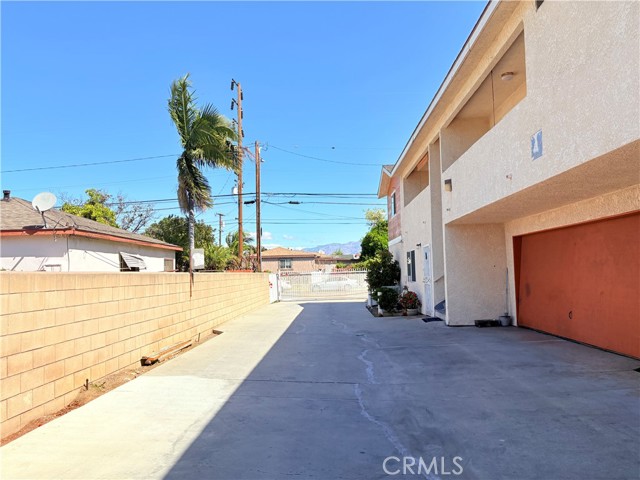 5834 Ferguson Drive, Commerce CA: https://media.crmls.org/medias/ffff9f99-148f-4f5b-b3c0-3a27953c6b8f.jpg
