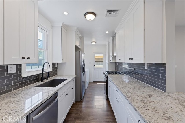 Detail Gallery Image 8 of 19 For 1924 N Evergreen St, Burbank,  CA 91505 - 3 Beds | 2 Baths