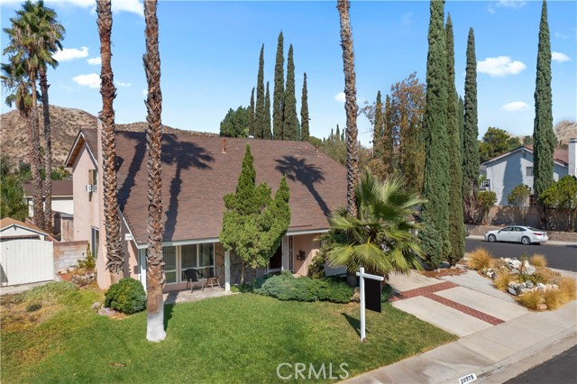 28975 Gladiolus Drive Canyon Country, California Popular Delta plan in Pinetree tract with large rooms and downstairs bedroom. Open floorplan with cathedral ceilings. House has great bones and is a bit of a fixer, needs updating. Located on a large corner lot with nice view from the private backyard. Sparkling pool and low maintenance backyard. House is being sold in current condition.