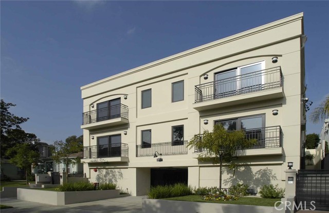 11855 Laurelwood Drive 4 Studio City, California Move right into this showstopper, Studio City, south of the Boulevard end unit with private patio. This 2,000 SF townhouse features 3 bedrooms and 2.5 bathrooms and is located around the corner from Carpenter Elementary. Freshly painted. Beautifully appointed with every imaginable upgrade including hardwood flooring, Ceasarstone counters, high ceilings, wet bar, skylights, custom wrought iron stairway and spa tub. Glass vessel sink accented by mosaic tile highlight the powder room. High quality cabinetry and built-ins throughout. True formal dining room. Open kitchen with breakfast bar overlooks the family room. Must see this fabulous Studio City townhouse located by all of the great restaurants and shopping that Studio City has to offer. Pictures are of a different unit that was the model but same floorplan, mirror image.