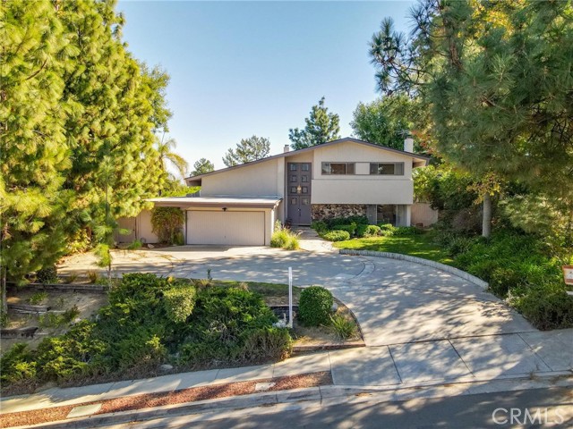 4566 Ellenita Avenue photo 1