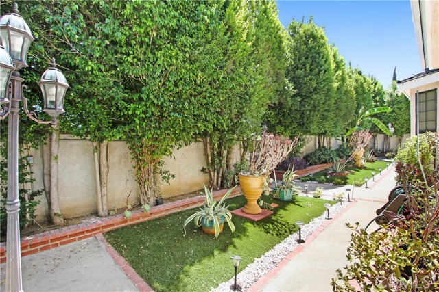 17021 Lassen Street photo 5