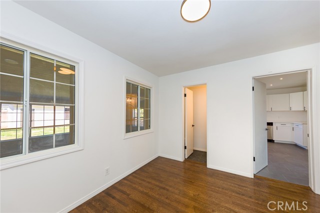 10851 Saticoy Street photo 8