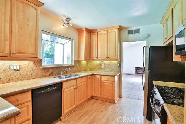9936 Laramie Avenue photo 4