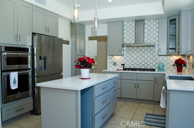 Wine fridge space in the island!