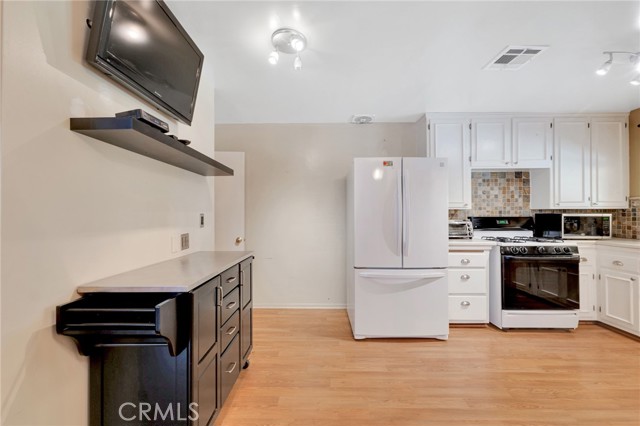14933 Tupper Street photo 5
