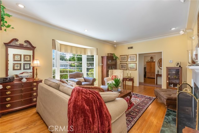 4931 Gentry Avenue photo 6