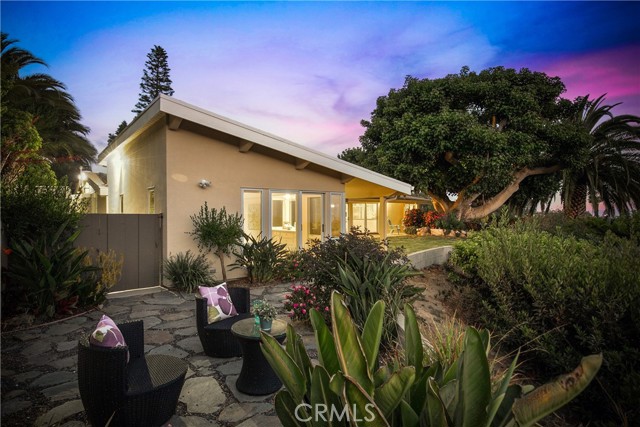 961 Enchanted Way Pacific Palisades, California Brace yourself to be Enchanted in the Pacific Palisades with unobstructed ocean and mountain views - 961 Enchanted Way awaits you! This single story home rests on a half acre lot that offers 100% privacy from all four sides - no eye spy with the neighbors here! This home was recreated in 2015 to bring the outside in. All of the bedrooms and rooms have either double pane sliding glass doors or French Doors which allows the internal space to extend outside so that you can take in all of the natural beauty that the Palisades has to offer - all in the comfort of your own home. During the re-imagination of Enchanted Way, an Enviro Water Treatment was added which supplies clean water to the entire house. Additionally, hardwood floors were installed throughout the entire home and the kitchen features Rainbow Granite counter tops, self closing drawers, Sub Zero Refrigerator and a Paykel Dishwasher. The master bedroom features two separate walk in closets, a soak in tub and a walk in shower and so much more that must be seen through your own eyes to truly appreciate everything that this magical property has to offer. With Santa Monica and Malibu a short drive away, you’ll be able to enjoy all the best that southern California has to offer, just minutes from you own oasis.
Exhale - you’re home.