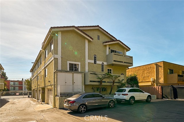 13825 Victory Boulevard, 4 photo 4
