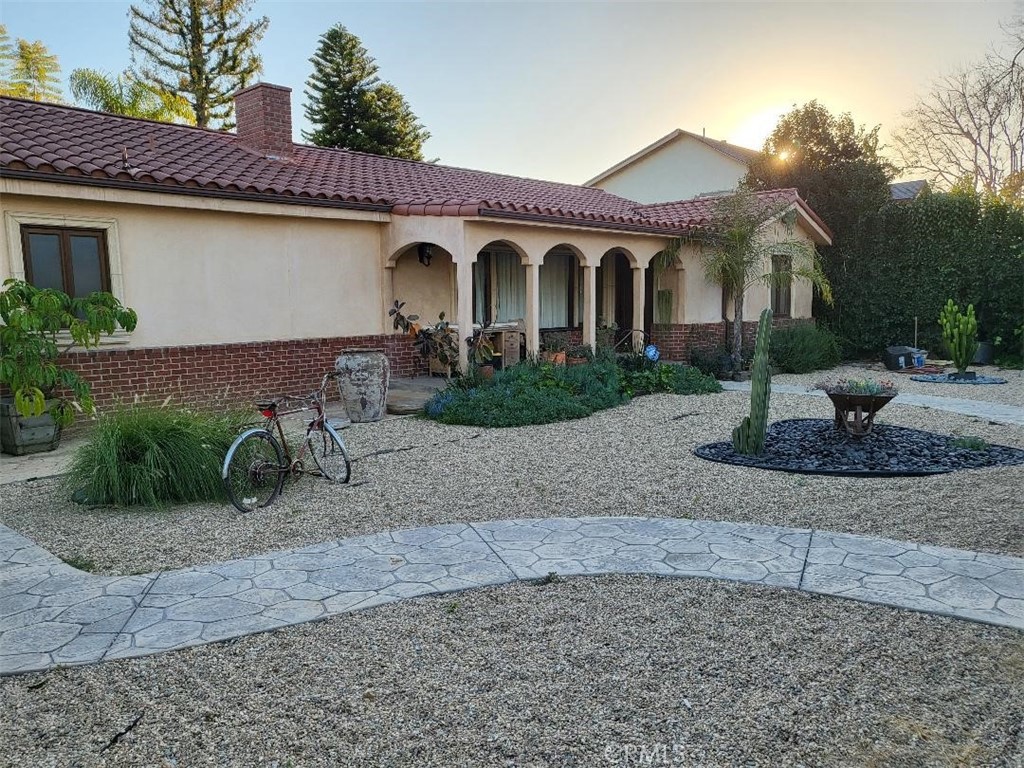 13800 ERWIN Street, Valley Glen, CA 91401