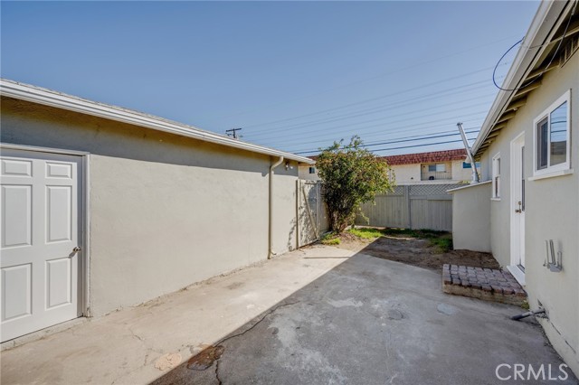 2423 Ruhland Avenue, Redondo Beach, California 90278, 2 Bedrooms Bedrooms, ,1 BathroomBathrooms,Residential,Sold,Ruhland,SR22041227