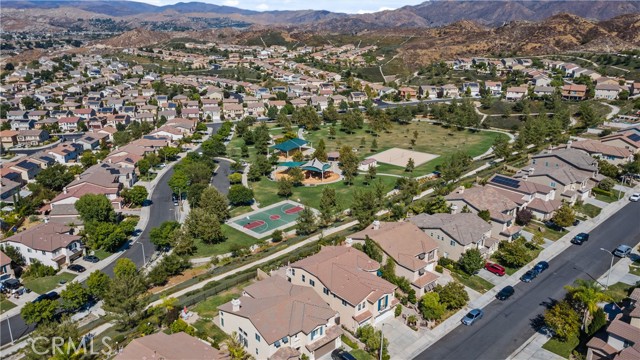 Property overlooks Fair Oaks Park