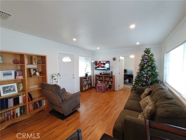 11466 Laurel Canyon Boulevard photo 4
