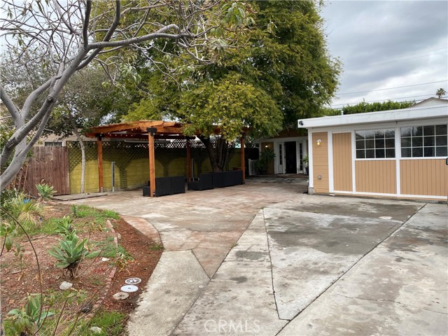 8750 Norris Avenue photo 4