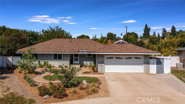 22345 Mandell Street photo 3