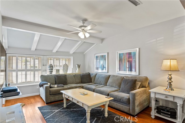 23715 Oxnard Street photo 4