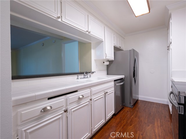 5334 Lindley Avenue, 316 photo 3