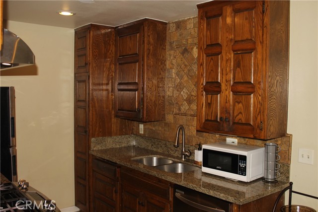 20954 Parthenia Street, 3 photo 7