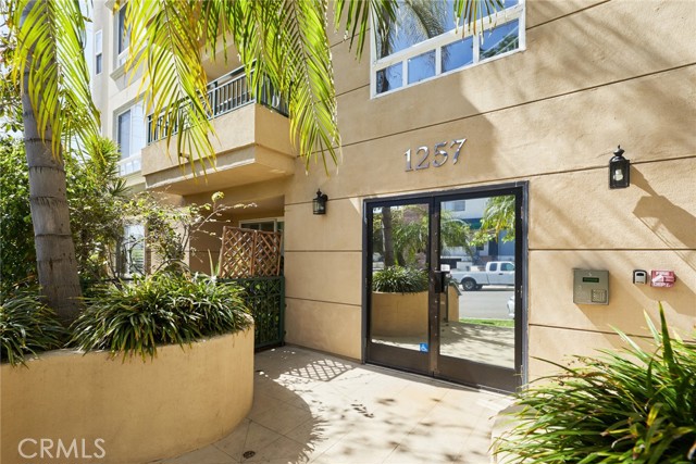 Image 2 for 1257 Brockton Ave #101, Los Angeles, CA 90025