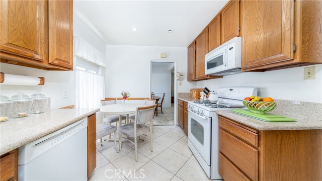 13836 Cohasset Street photo 7