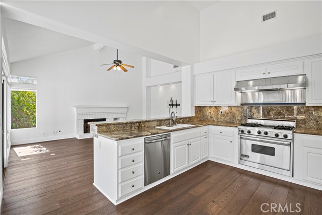 Detail Gallery Image 16 of 63 For 22101 Cairnloch St, Calabasas,  CA 91302 - 4 Beds | 3 Baths