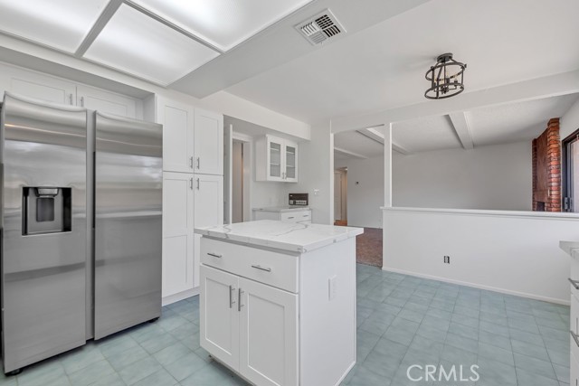 20448 Arminta Street photo 8