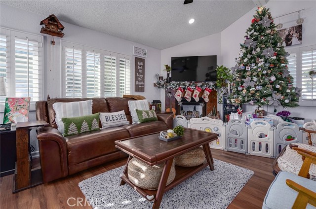 1820 Grant Avenue, Redondo Beach, California 90278, 3 Bedrooms Bedrooms, ,2 BathroomsBathrooms,Residential,Sold,Grant,SR21263835