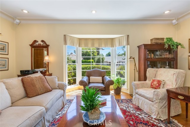 4931 Gentry Avenue photo 8