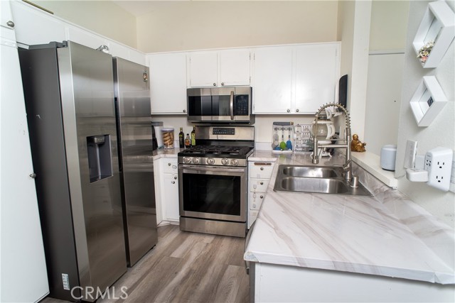 7110 Woodlake Avenue, F photo 2