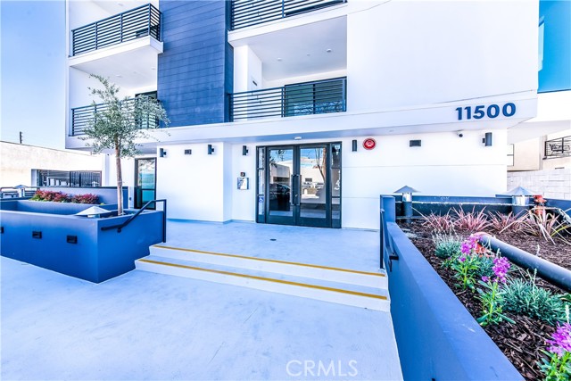 Detail Gallery Image 8 of 8 For 11500 Emelita St #301,  North Hollywood,  CA 91601 - 3 Beds | 2/1 Baths