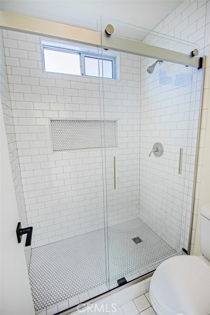 Beautifully remodeled bathrooms !