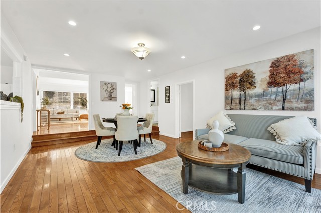 6952 Winnetka Avenue photo 3