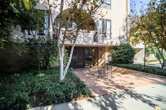Detail Gallery Image 1 of 1 For 14539 Benefit St #103,  Sherman Oaks,  CA 91403 - 2 Beds | 2 Baths