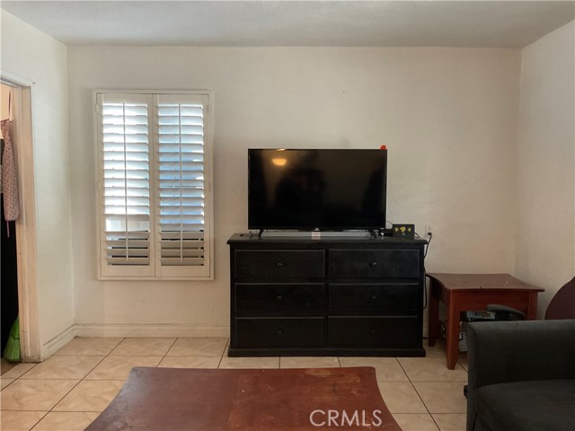 10343 Amboy Avenue photo 3