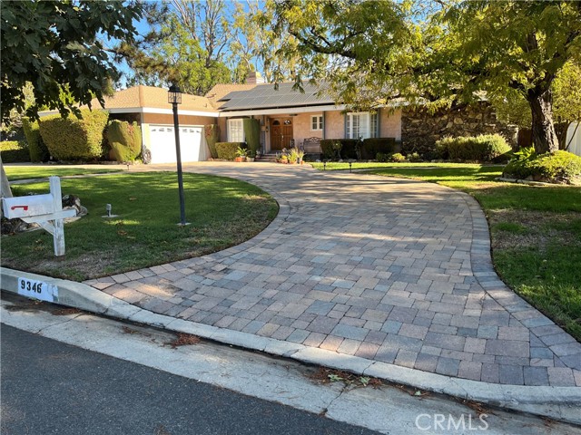 9346 Beckford Avenue photo 5
