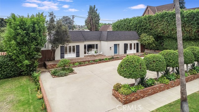621 N Bedford Drive Beverly Hills, California RARE OPPORTUNITY TO OWN PROPERTY IN THE FLATS. HOMEOWNERS – DREAMHOME BUILDERS – INVESTORS – DEVELOPERS. Beautifully remodeled, exceptionally livable, one story home with heated pool. Large 14,455 sq ft lot, north end of the 600 block, and on the preferred west side of the street. Walking distance to Rodeo Drive, world class shopping, renowned restaurants, and wonderful places of worship. Almost 11,000 sq ft new home possible per zoning. Current home is rare one story, level floors, full laundry room, double garage, spacious yard with heated pool. Gourmet kitchen, maid’s quarters with separate entrance if needed. Spacious living, dining, and family rooms. Security system with cameras. Electric car charging station. See this wonderful home in person and be impressed! CLICK ON THE VIRTUAL TOUR VIDEO. Easy showing, make appointment.